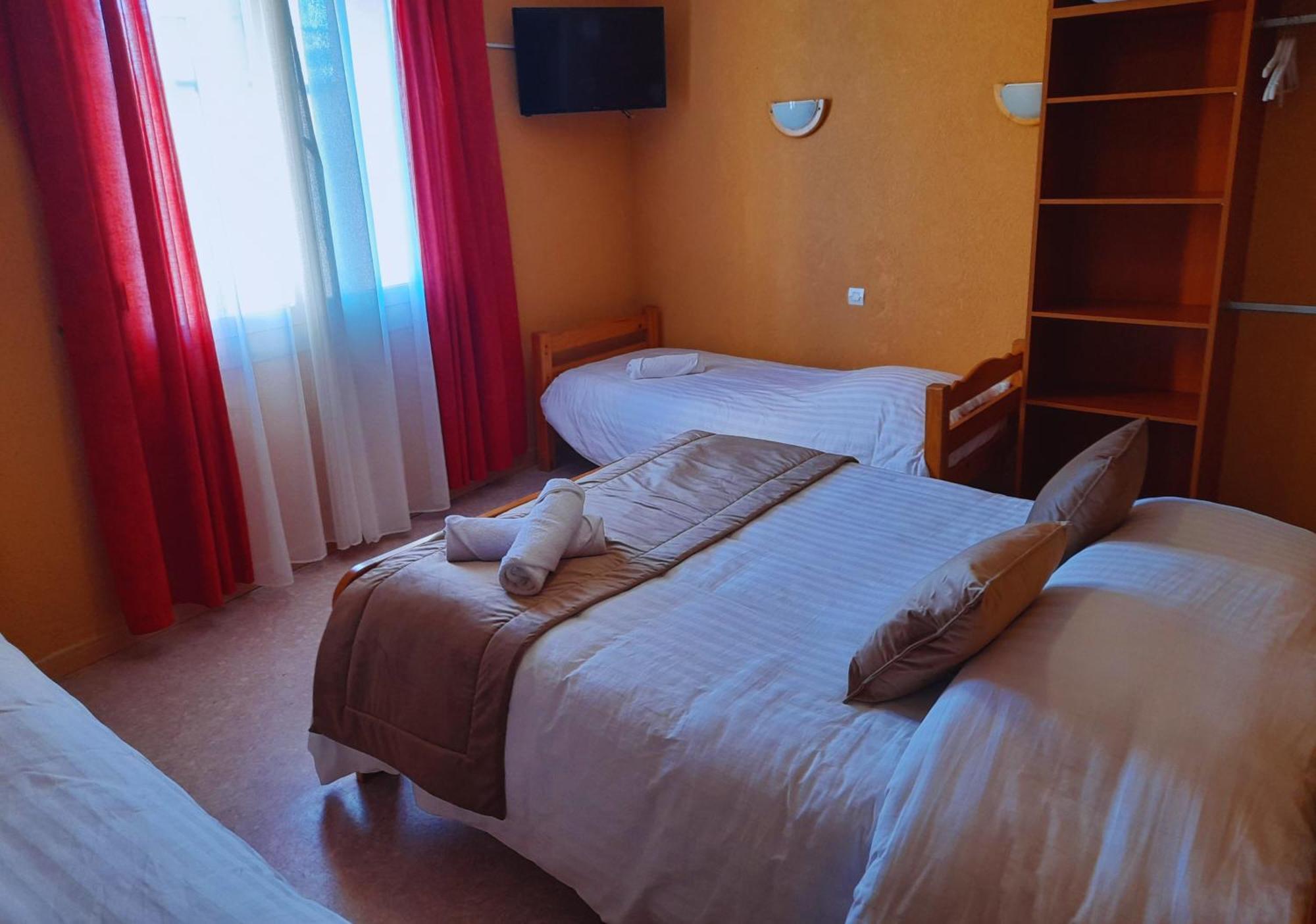 Le Catalan - Hotel Et Appartements Mont-Louis Exterior photo