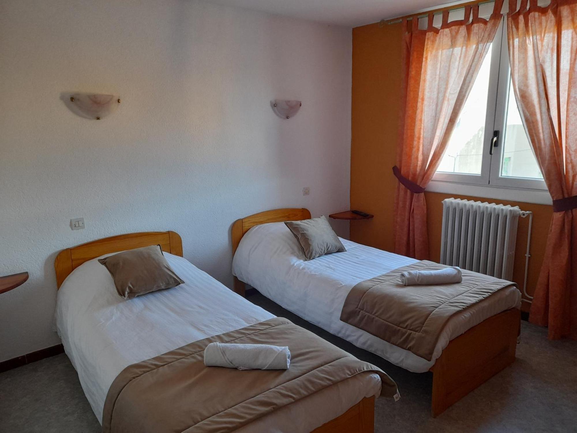Le Catalan - Hotel Et Appartements Mont-Louis Exterior photo